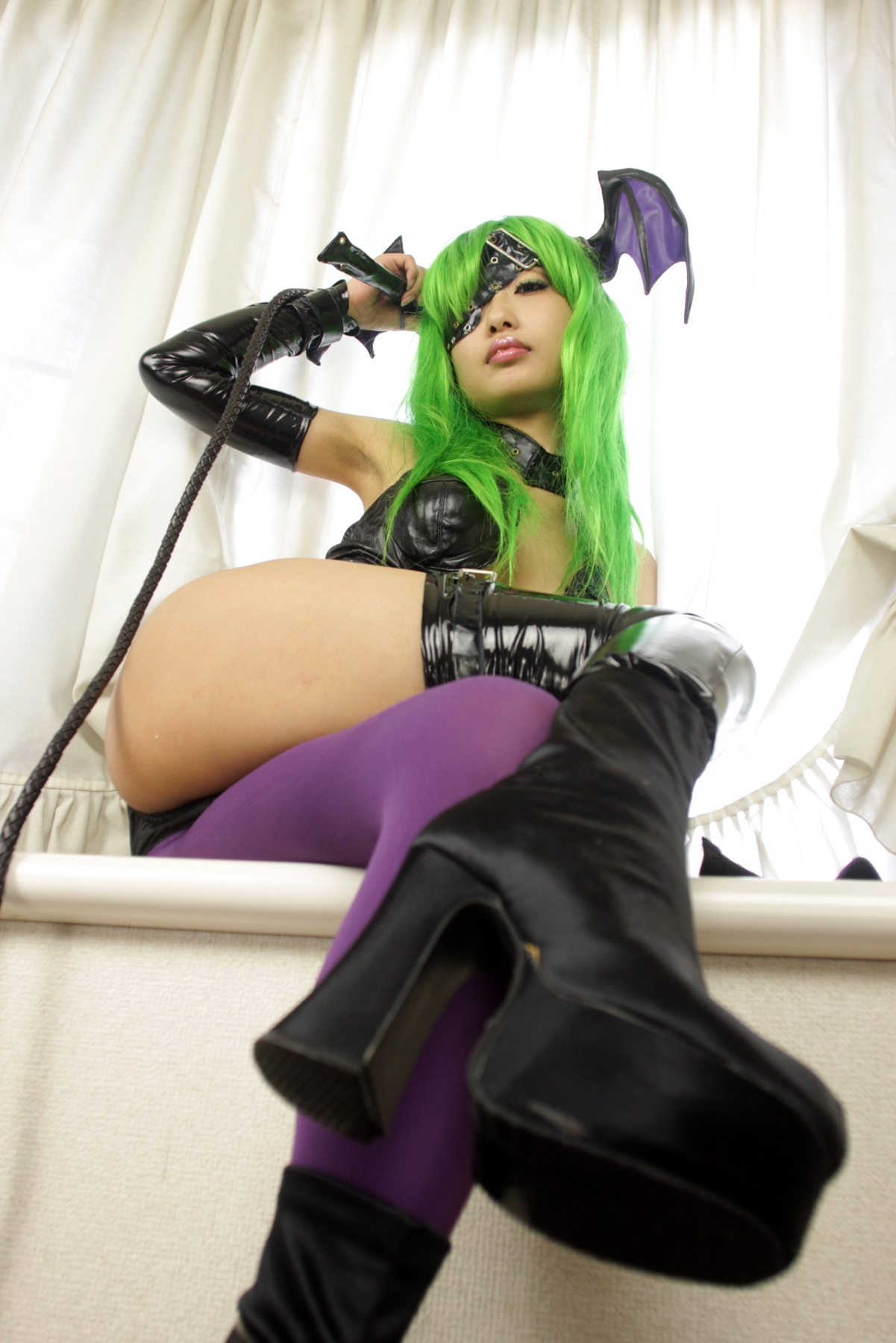 [Cosplay]  Darkstalkers - Morrigan with great body in latex 2